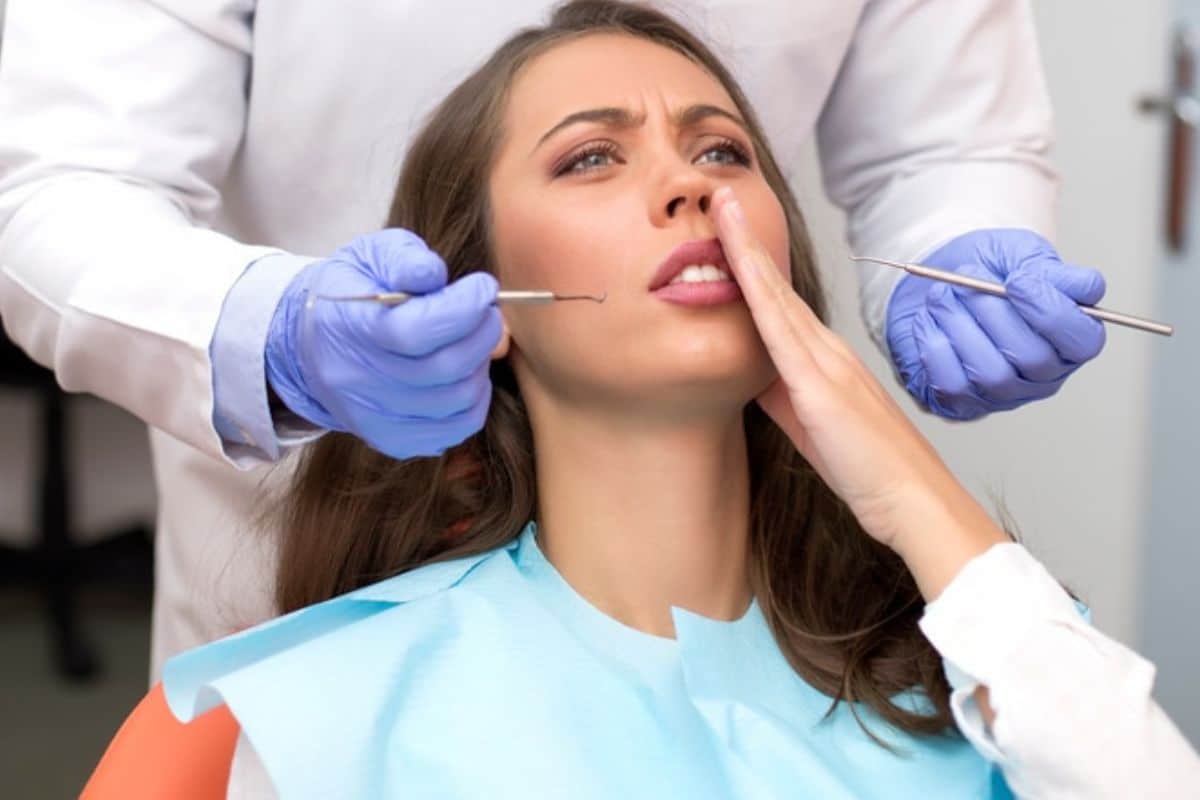 Cracked Tooth Causing Pain - Emergency Dentist Henderson NV at Green Valley Smile Care - Brian G. Sanford, DDS